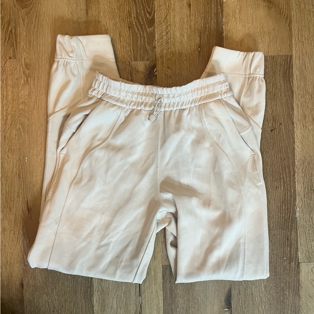 Lululemon Brushed Softstreme Ribbed High-Rise Jogger
White Opal